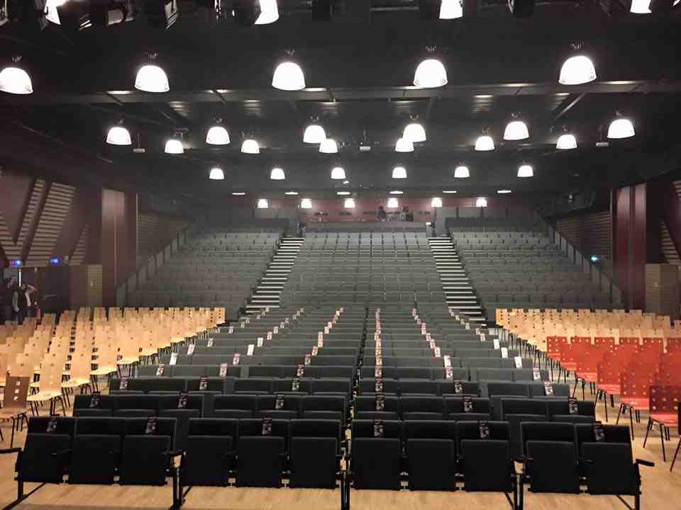 grande, salle, places, libres